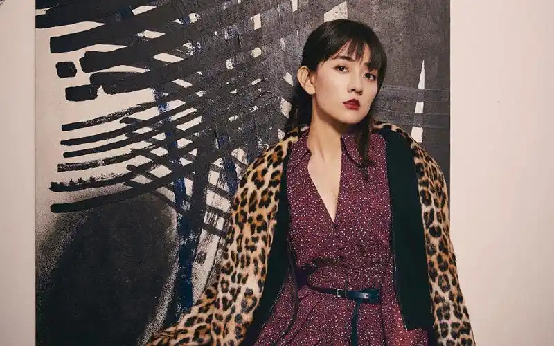 时尚壁纸,复古,美女写真,明星壁纸,时尚,复古,美女,明星,魅力,梁洁