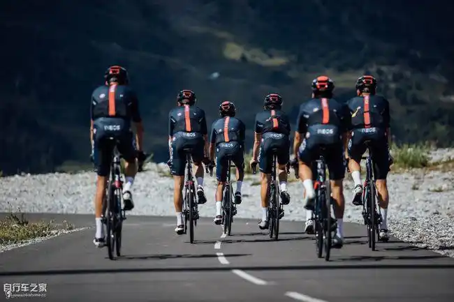 掷弹兵来了英力士车队公布新形象