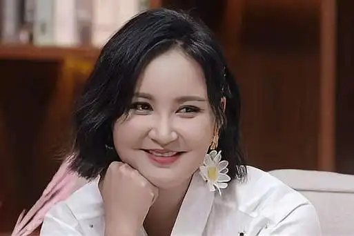 娱乐圈的这5位女明星,生宝宝后体重曾胖到150斤,现在瘦成100斤