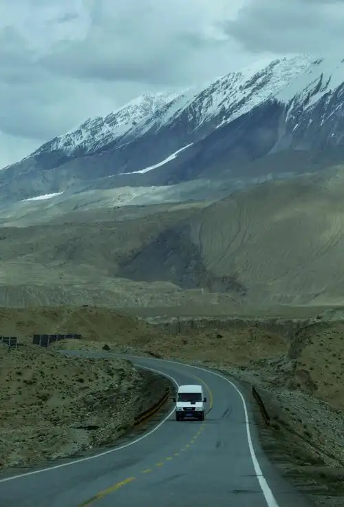 帕米尔高原绝美跨境公路