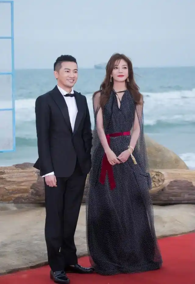 郭富城,赵薇,苏有朋争相与德普合影,德普成"身高照妖镜"