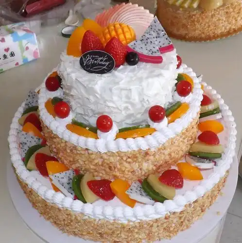欢乐嘉年华 三层圆形鲜奶水果蛋糕