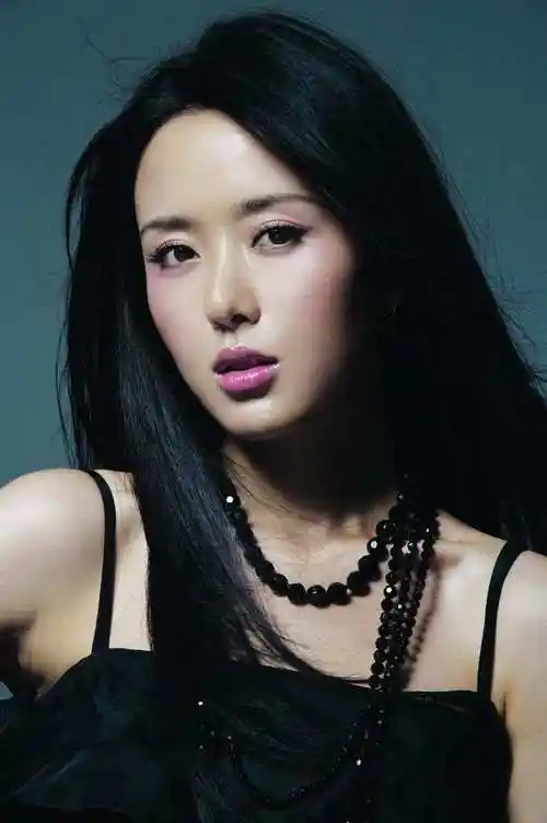 淡雅清新的内地女演员颜丹晨