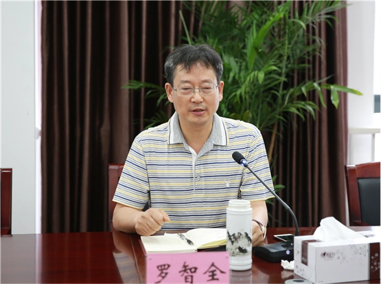 袁发林代表校(院)委表