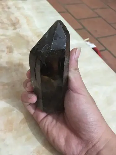 这块天然黑水晶,大家觉得价值多少