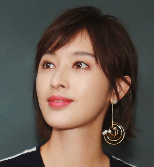 张俪15款美造型换不停