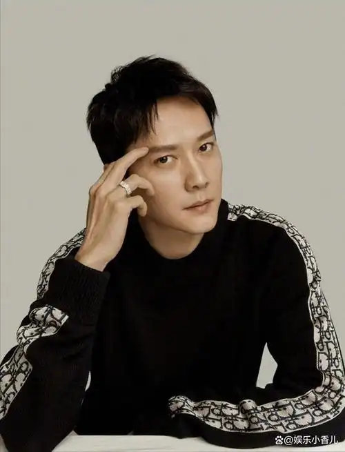 冯绍峰被曝深夜会两女,现在才明白,赵丽颖的离开是对的!