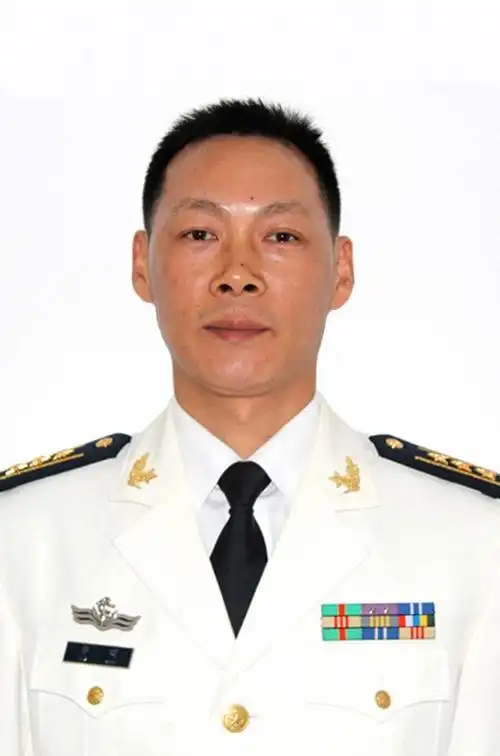 海军92815部队某潜艇艇长华明