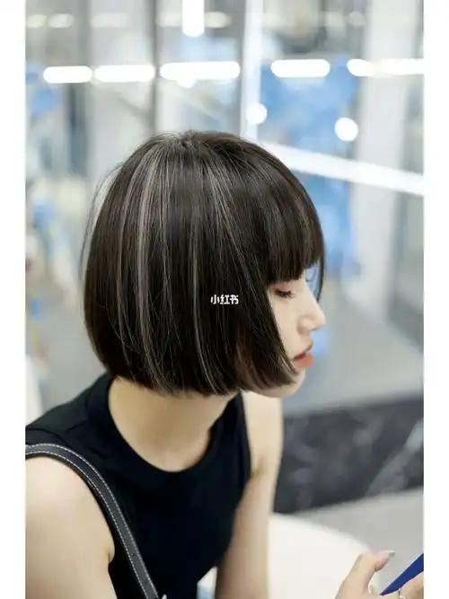 适合一刀切短发女生的千禧挑染发色049969♀15