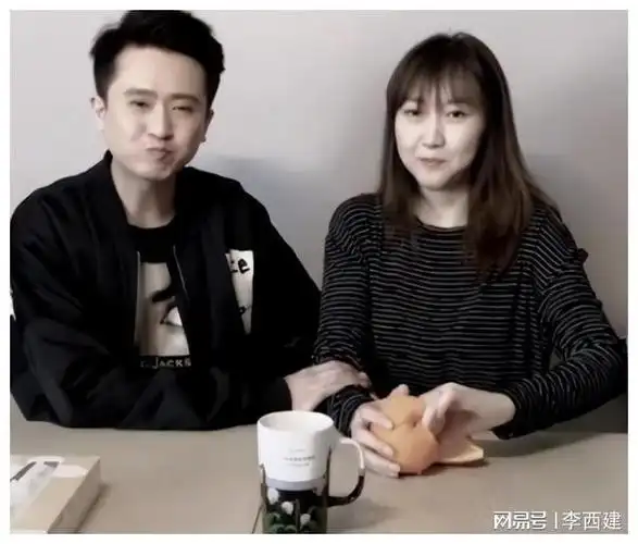 主持人杨帆娶平凡妻子李松奇生下两个女儿日子过得有滋有味