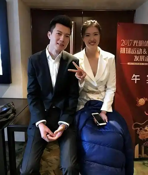 毕竟,张晨也是中国男排的前国手,在退役后就进了中国女排当陪打教练.