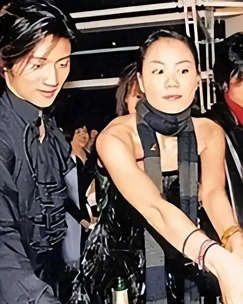 惊天大瓜!王菲谢霆锋秘恋再曝光,李亚鹏情路坎坷成最大看点!