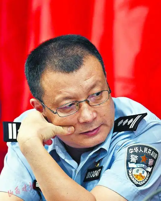 2019年8月号山西晚报封面人物张少华扫黑先锋政法英雄附视频