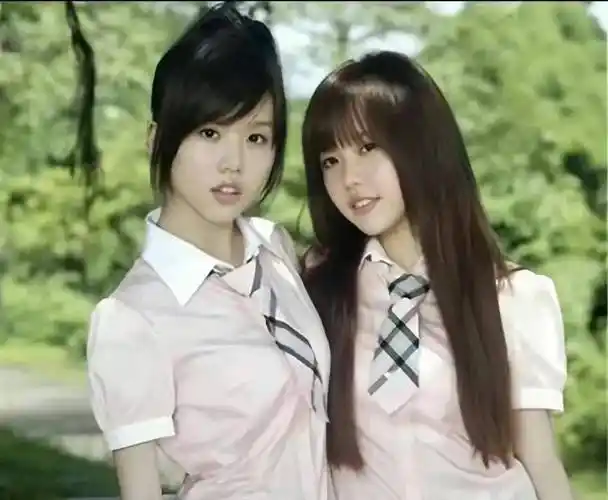 一张新照片已经发布,由于她戏剧性的发型和妆容变化而引起了广泛关注.