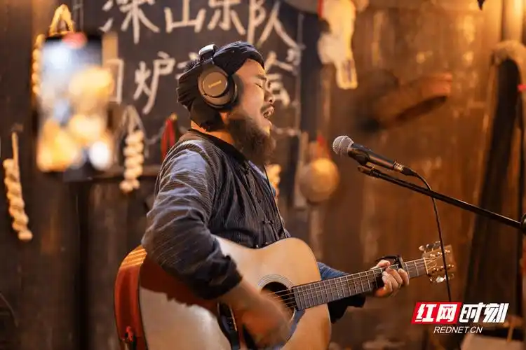 时刻·在场|深山乐队_湘西_龙先宏_云上夯