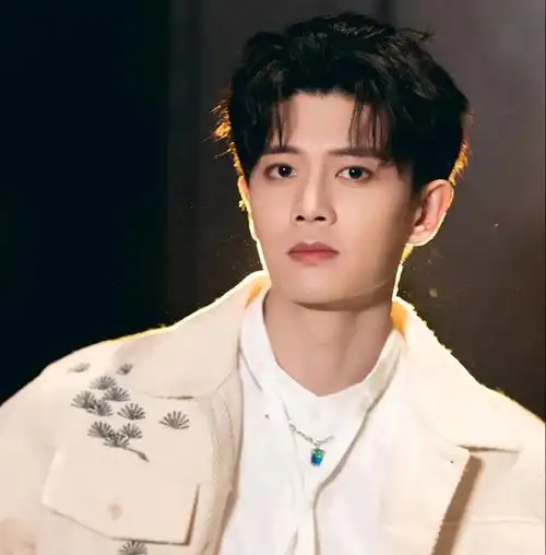 任嘉伦风波不断,发出声明后仍有人曝他出轨,被质疑是反向公关