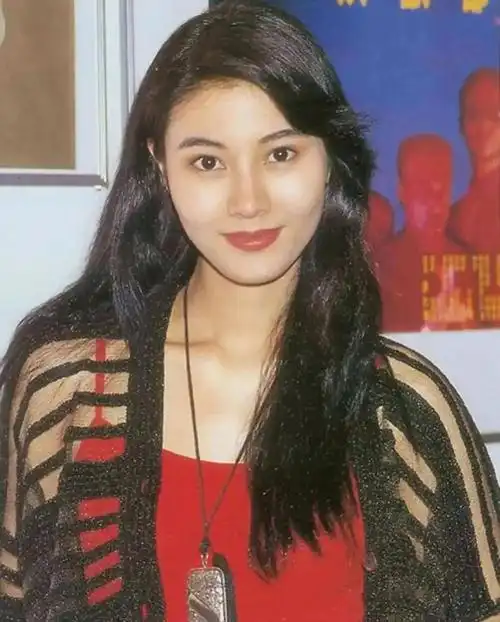 李嘉欣青涩的学生时代,美女也有美女的烦恼