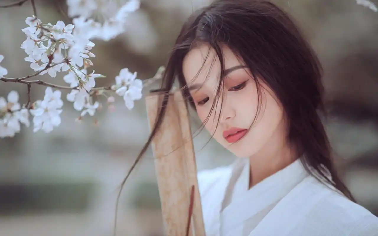 仙气飘飘白衣古代美女桃花林唯美写真