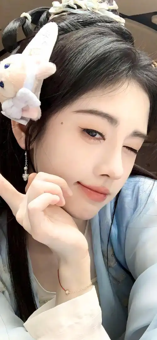 鞠婧祎白开水伪素颜妆