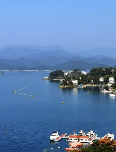 冬日,蓝色的千岛湖