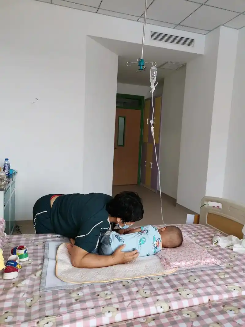 愿所有女孩都能遇到一良人.孩子生病需要入院治疗.