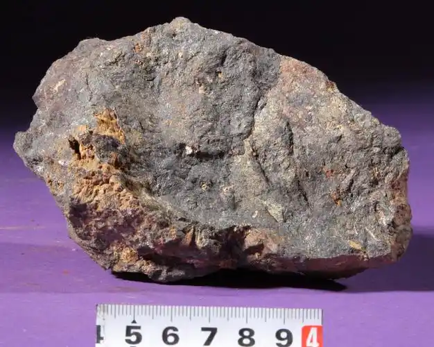 p>磁铁矿,是指氧化物类矿物磁铁矿的矿石.属等轴晶系.