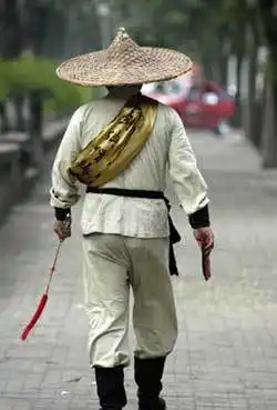 当我们古代的包袱走进时尚舞台,你怎么看!