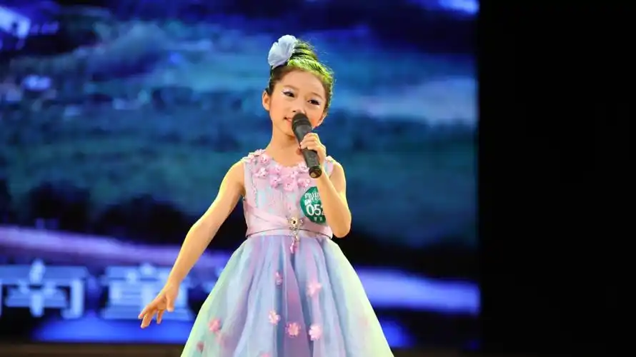 儿童b组:陈佳蕙演唱《花雨江南》