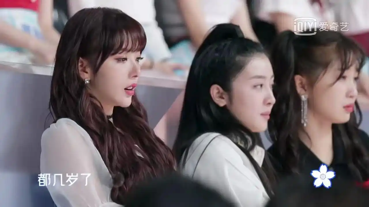 青春有你2开播孔雪儿神仙落泪令人惊艳巴掌腰