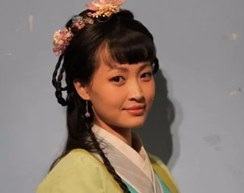 展开全部 《隋唐英雄》中,杨洋饰演裴翠翠.