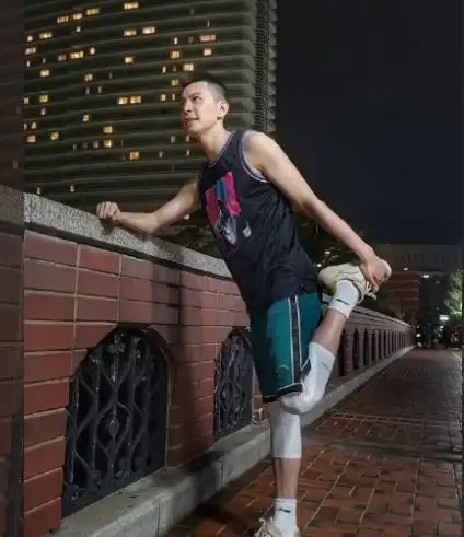 cba第一帅杨鸣晒照训练还夜跑照片被表扬粉丝学会修图了