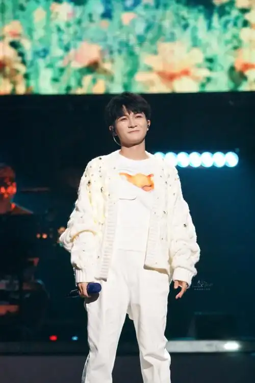 周深深深感谢你9周年演唱会##周深北京演唱会##周深 现场live