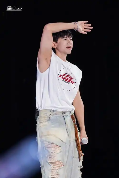 张杰的手臂肌肉##张杰给内娱一点小小的震撼