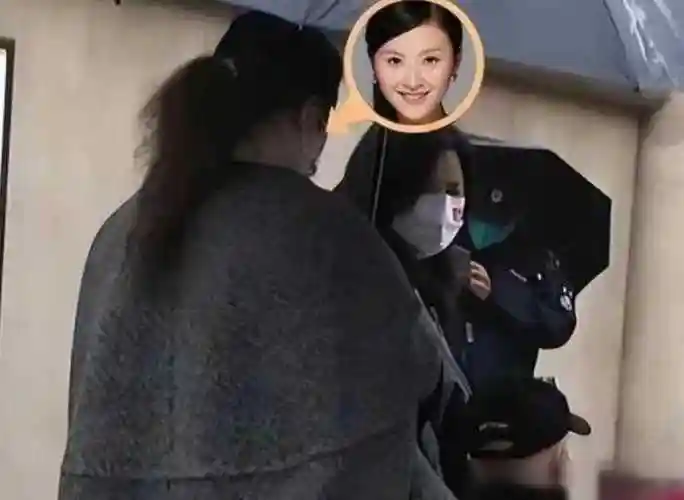 沈腾妻子近况曝光,毁容式发福胖成球?网友表示两人得