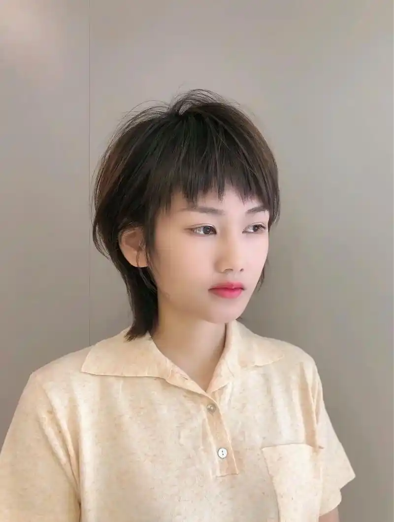 高层次短发 -款凸品个性,俏皮的高层次短发,适合发量 多,后 - 抖音