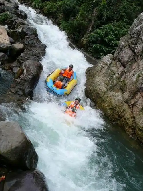清远2日游>黄腾峡漂流,牛鱼嘴惊魂玻璃桥,银盏森林温泉,diy野炊,cs