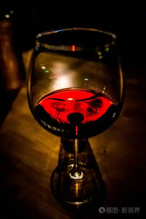 杯红酒烛光