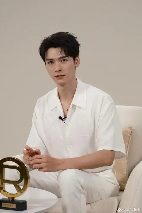 龚俊今天活动造型真的太帅了吧!