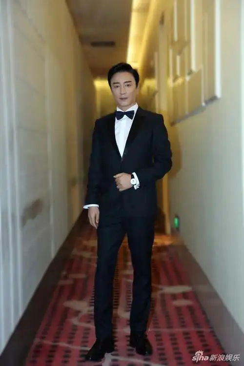 何中华亮相北影节闭幕式新作将搭档杨紫秦俊杰