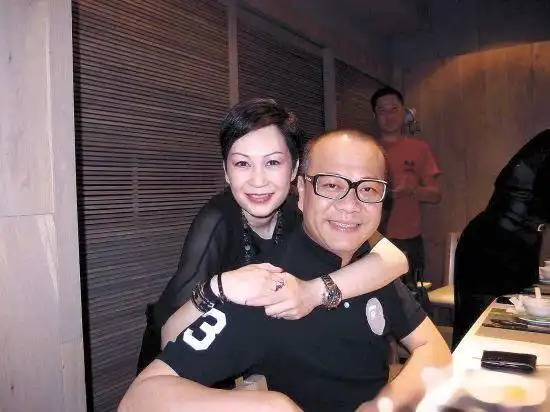 和萧正楠一样,黄浩然,吴家乐等tvb演员的太太均是富家女,而其中要说最