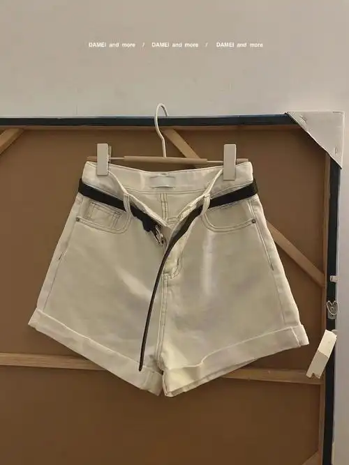 终于让我找到一条百搭还显瘦的白色牛仔短裤