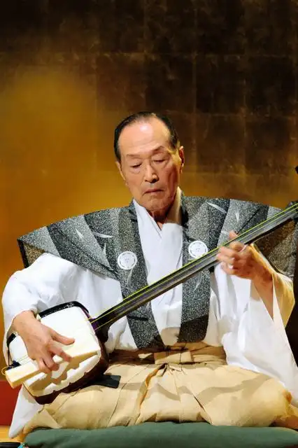 日本人间国宝三味线乐师鹤泽宽治于9月5日逝世