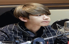 嘟嘴._边伯贤gif