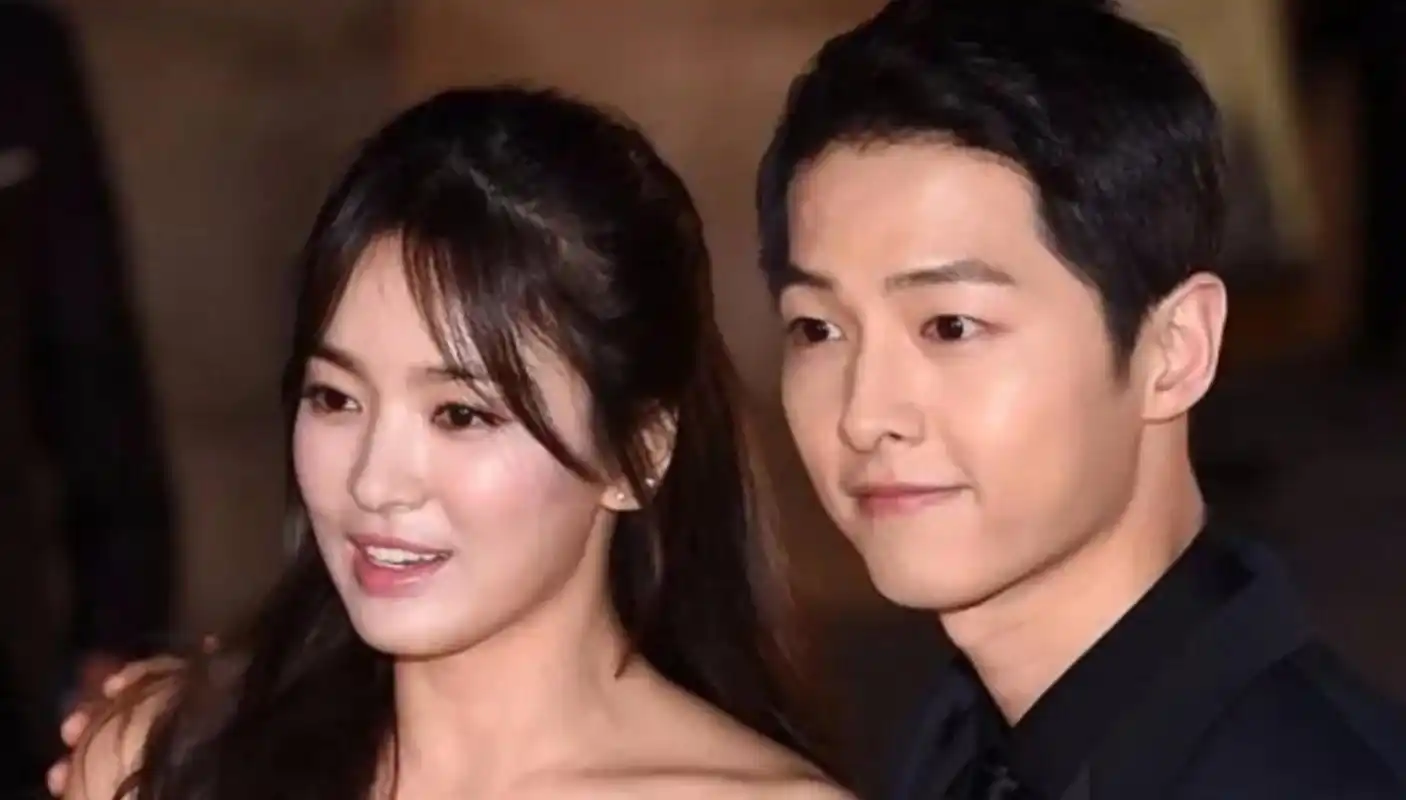 宋仲基此生最大的污点,恐怕就是入了韩国总统朴槿惠的法眼.