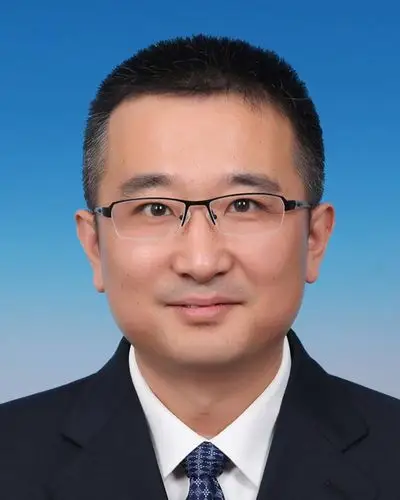 孟波,副教授,博士研究生.现任北京石油化工学院组织部长/统战部长.