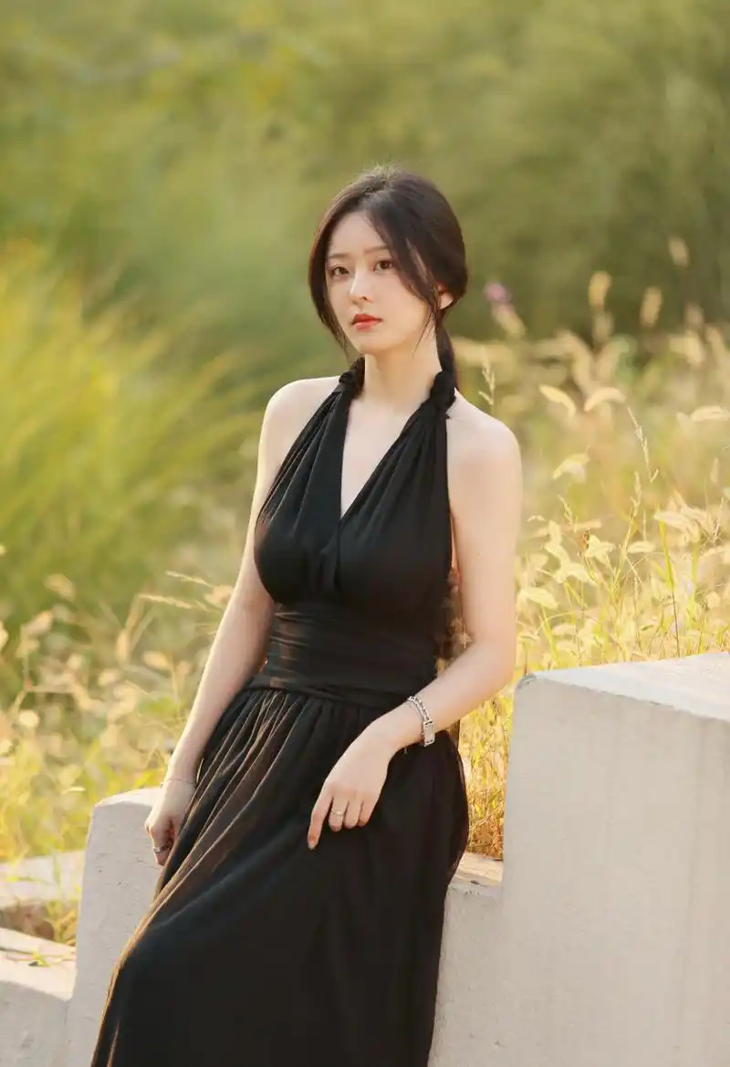 王嘉丽好美,伊人在水一方[心]#明星# #你最喜欢的明星是谁