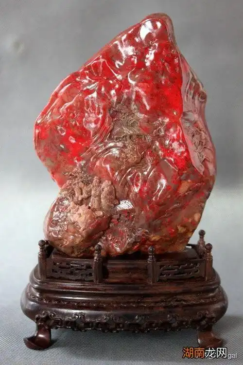鸡血石暗红色值钱吗 暗红色鸡血石贵吗