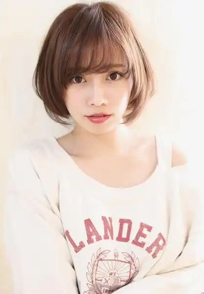 脸小头发少的女生适合什么发型脸小头小头发少适合什么发型