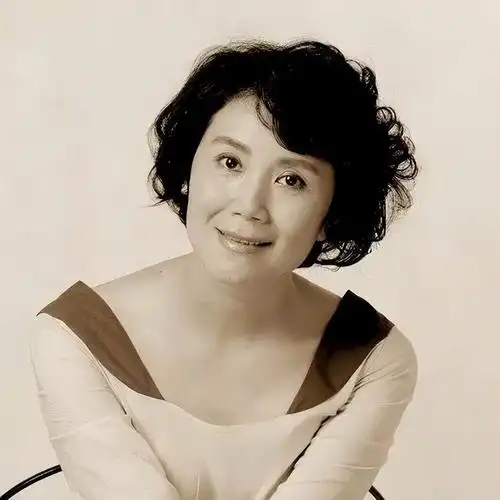 《心居》严晓频气质优雅,还出演了《相逢时节》,曾经红遍全国_腾讯