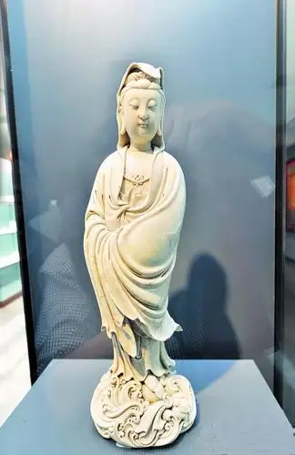 (2/2)博物馆馆藏的明代何朝宗渡海观音像